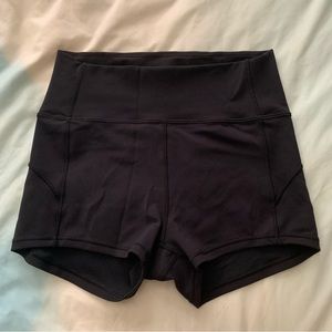 Lululemon In Movement High-Rise Short 2.5” in Black